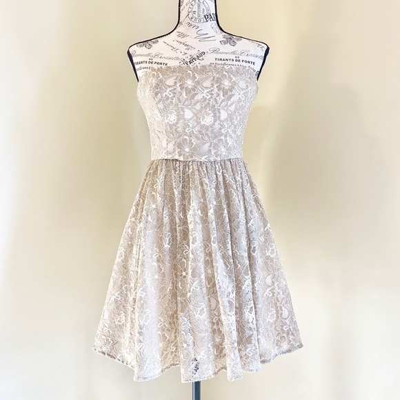 Max & Cleo Dresses & Skirts - NWT Max & Cleo Lace Strapless Dress Size 8